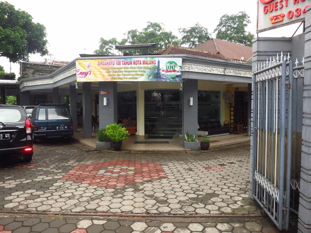 Enny'S Guest House Malang Dış mekan fotoğraf