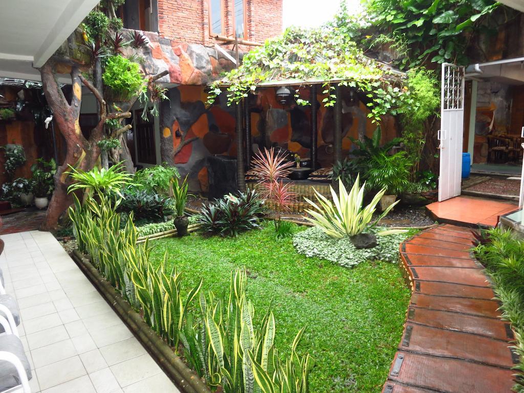 Enny'S Guest House Malang Dış mekan fotoğraf
