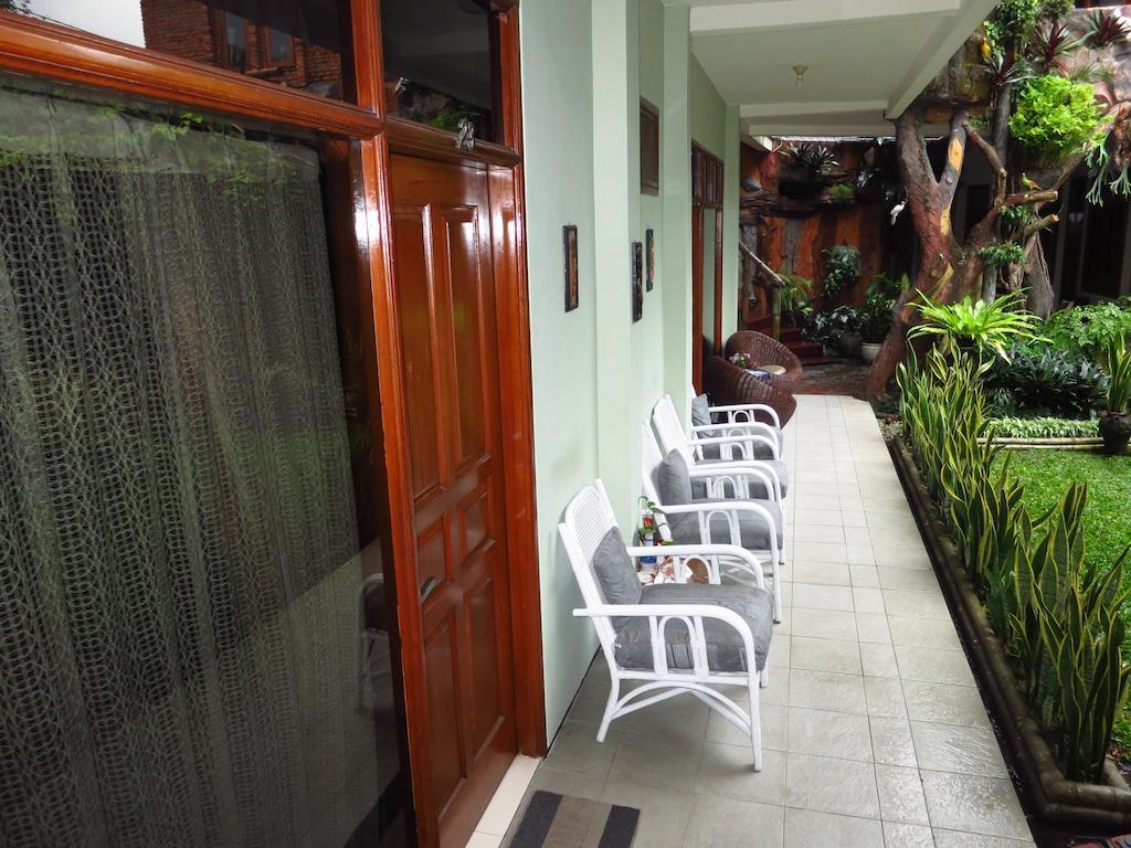 Enny'S Guest House Malang Dış mekan fotoğraf