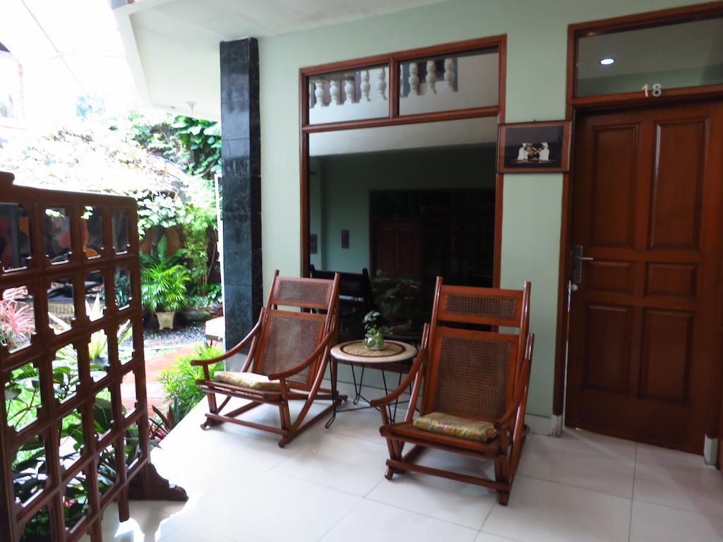 Enny'S Guest House Malang Dış mekan fotoğraf