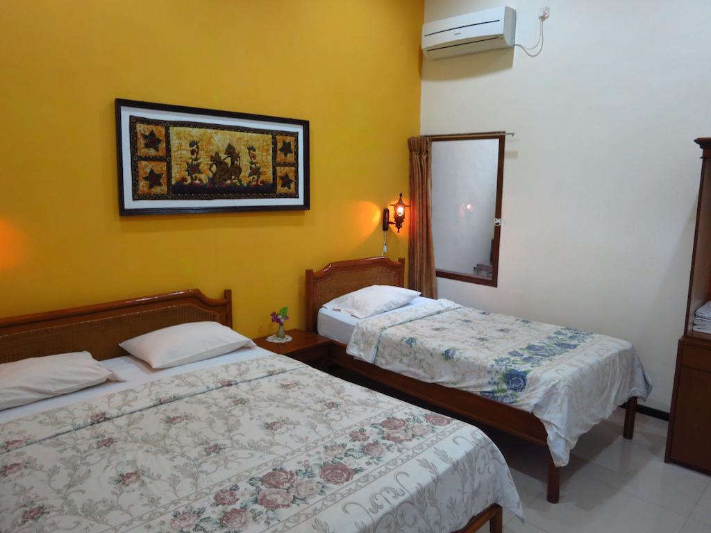 Enny'S Guest House Malang Dış mekan fotoğraf