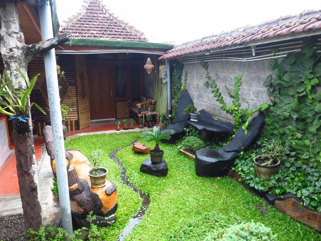 Enny'S Guest House Malang Dış mekan fotoğraf