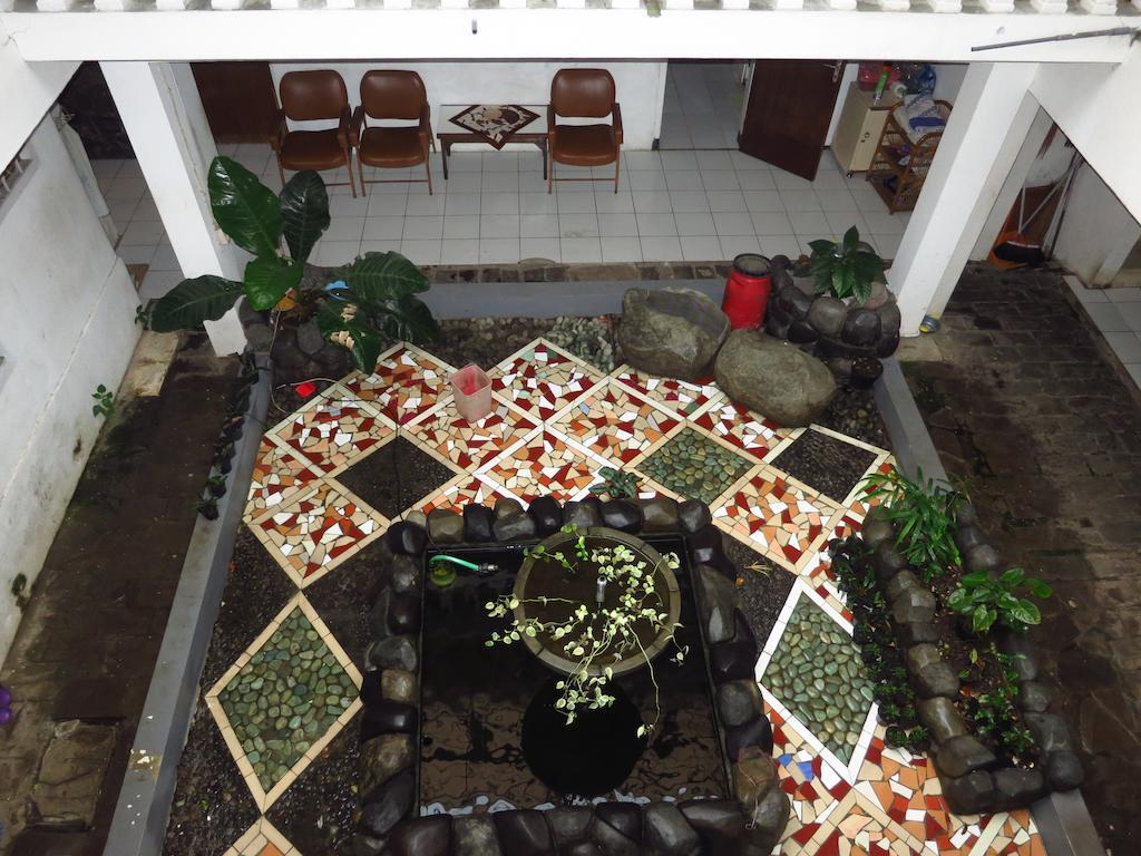 Enny'S Guest House Malang Dış mekan fotoğraf