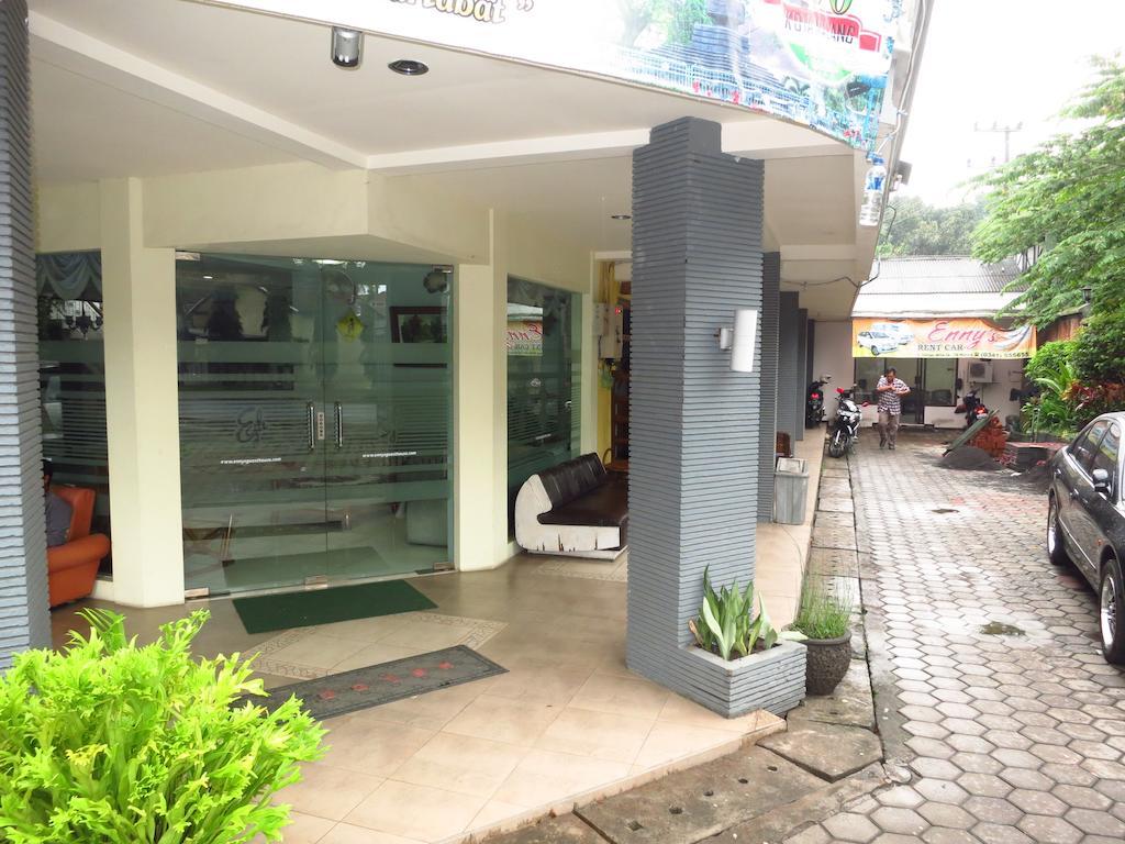 Enny'S Guest House Malang Dış mekan fotoğraf