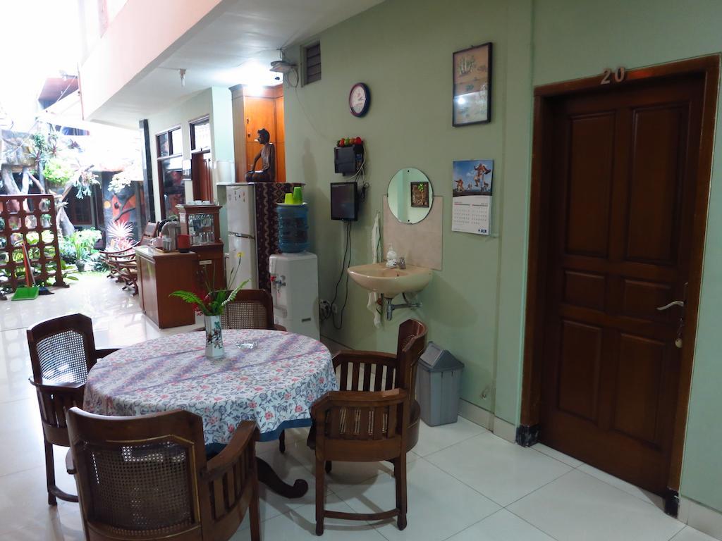 Enny'S Guest House Malang Dış mekan fotoğraf