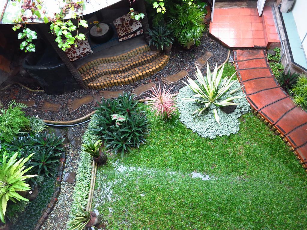 Enny'S Guest House Malang Dış mekan fotoğraf