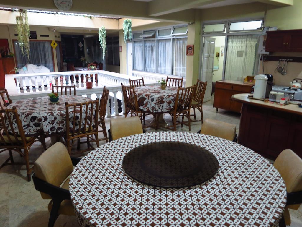 Enny'S Guest House Malang Dış mekan fotoğraf