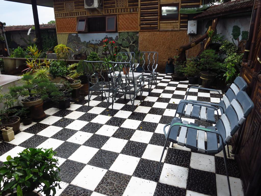 Enny'S Guest House Malang Dış mekan fotoğraf